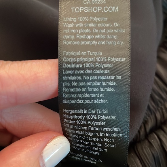 NWT Topshop Pleated Crushed Satin Skirt in Black - Picture 6 of 7